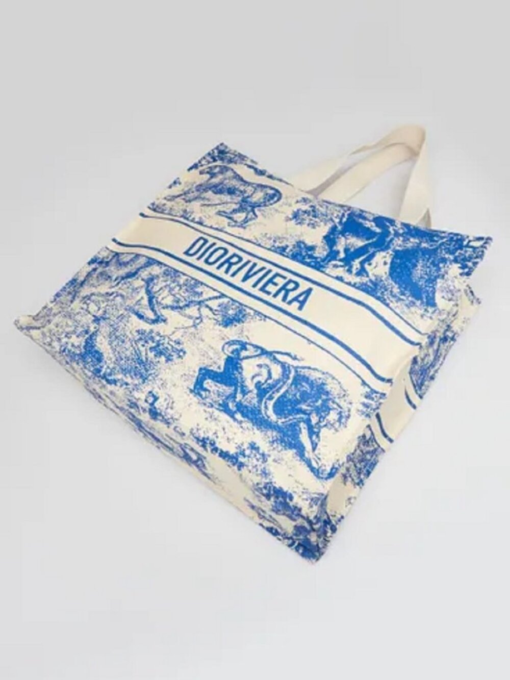 Christian Dior Blue Beige Straw Tote. The perfect beach bag! - Picture 4 of 8